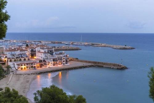 El Roc de Sant Gaieta Apartment | SPACIOUS FLAT WITH SEA VIEWS, 3 BEDROOMS, 2 BATHROOMS and NEXT TO THE BEACH!
