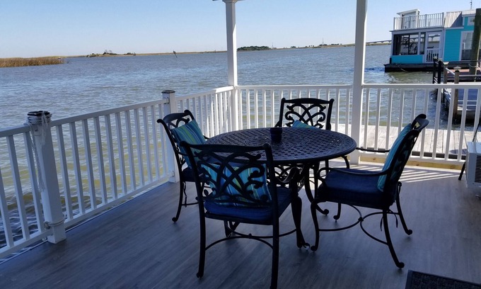 Apalachicola Boat Rental | Spacious Floating Condo on the water with upscale amenitiesnNew Water Filtration