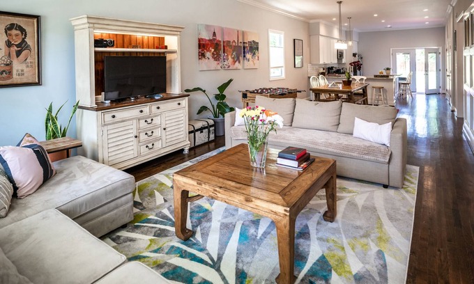 Northeast Bed & Breakfast | Spacious Home with 5000 Sq Ft Yard close to Downtown DC & Metro