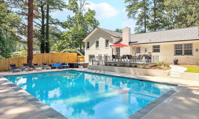 Decatur House | Spacious Modern 5 Bdrm,3 Bath, w/AirHockey,Foosball Table,HotTub &SUMMER:Pool