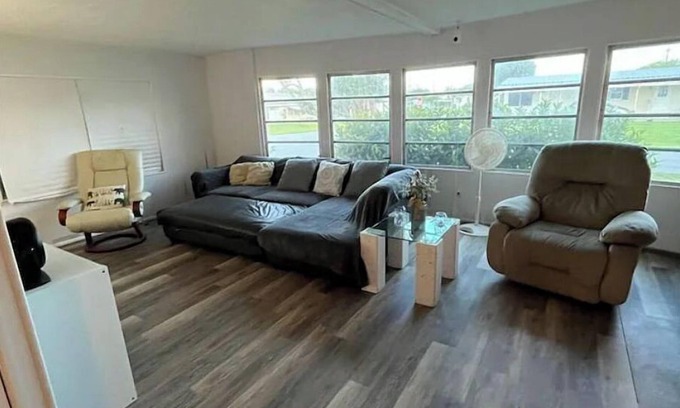 Hobe Sound House | Spacious modern home in convenient location in great neighborhood.