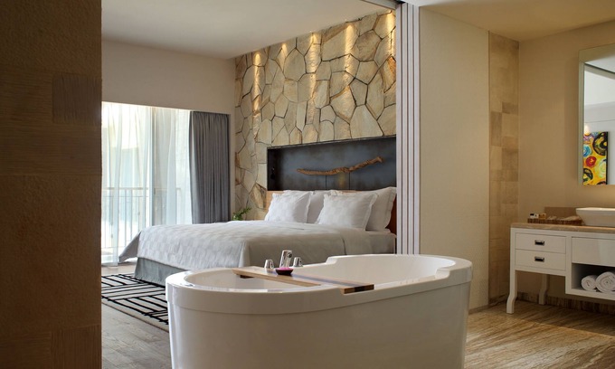 Central Seminyak Apartment | Spacious Modern Suite with Free Minibar Items (T Sand Suite3)