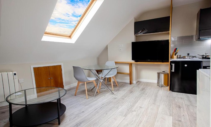 Reading City Centre Apartment | Spacious New One Bed Flat in the Heart of Reading