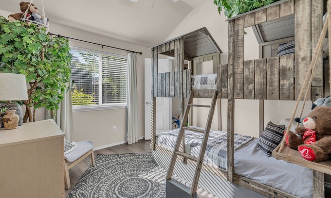 Euless House | Spacious Oasis 4-bedroom home set up for traveling with kids, in ❤️ of DFW