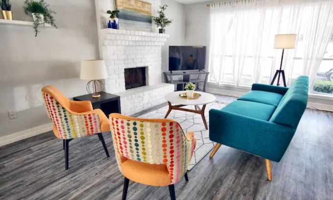 Spring Branch West House | Spacious pad ๐ with private patio and shared pool๐