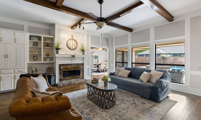 Plano House | ✨Spacious, Peaceful & Charming w Pool! Sleeps 14, BBQ, Games, Family Friendly
