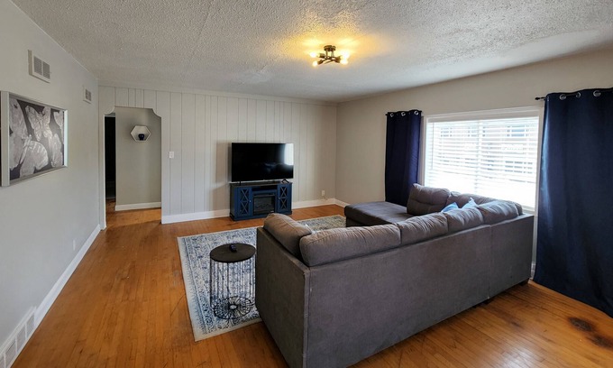 Appleton Apartment | Spacious Pet-Friendly Apartment - Prime Location with All the Amenities You Need