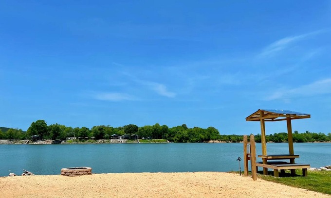 Flatwoods RV Rental | Spacious RV lots on the KY Lake, just minutes from historic Clifton, TN.