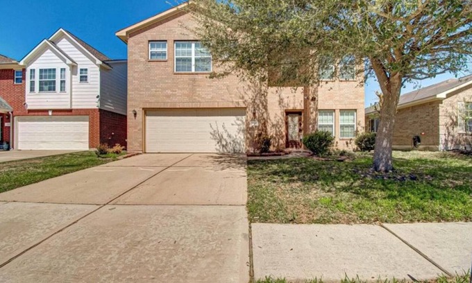 Houston House | Spacious & Stylish, Two-Story Home Near Willowbrook Mall.