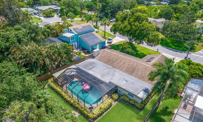 Largo House | Spacious & Sunny Family Gem - Heated Pool, Firepit and Game Room