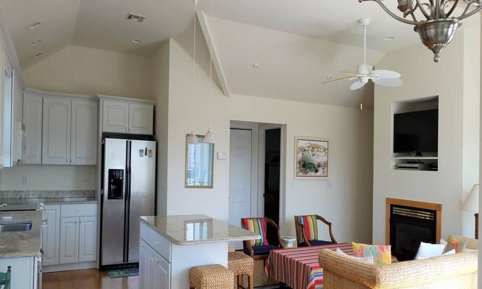 North Beach Condo | spacious townhouse with elevator in North Beach