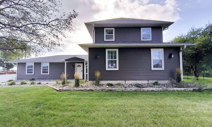 Burnside House | Spacious Updated Farmhouse with King Beds, WiFi, AC, Ping Pong, Yard, & Smart TV