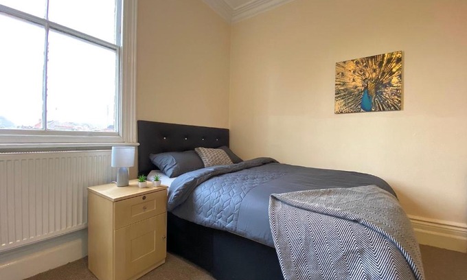 Doncaster House | Spacious Victorian Studio Flat
