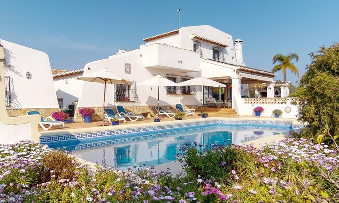 Montgo de Toscamar House | Spacious well-equipped villa with A/C, pool, open mountain views for 6 people, quiet area.