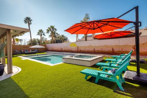 Las Brisas North House | Spacious Yard, Sparkling Pool & Spa, Firepit, 9beds!