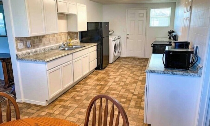Lubbock House | ★Spacious★4BR/2BA★Easy access to TTU/UMC/Cntrl LBK