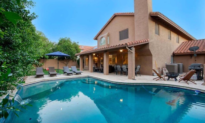 Paradise Park Vista House | Spanish Bella Summary