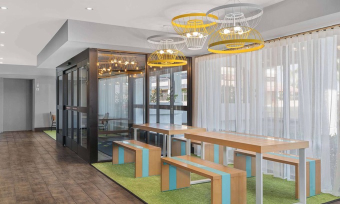 Oleander - Sunset Hotel | Spark by Hilton Bakersfield Central