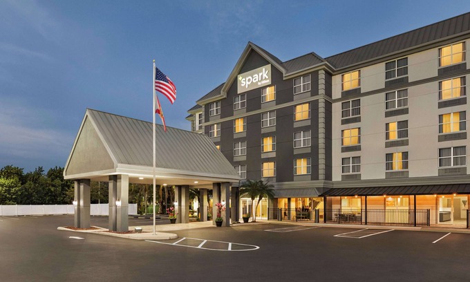 Florida Center Hotel | Spark by Hilton Orlando Universal Blvd