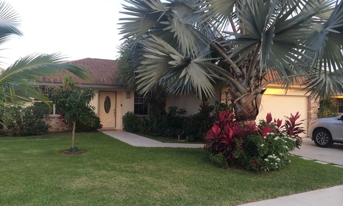 Indian Creek House | Sparkling Clean Home! Near Beach and Baseball Stadium! 🏟️