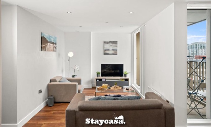 Manchester City Centre Apartment | Spectacular Apartment Balcony View In City Centre