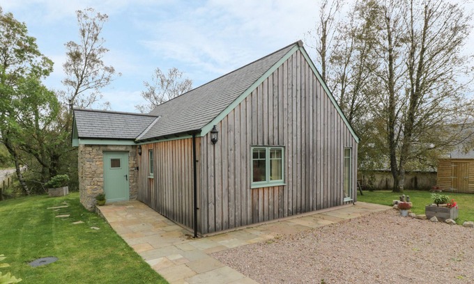 Roybridge Cottage | SPINNYFIELD, with open fire in Roy Bridge