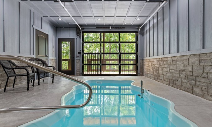 Gatlinburg - Pigeon Forge Cabin | Splashin and Relaxin