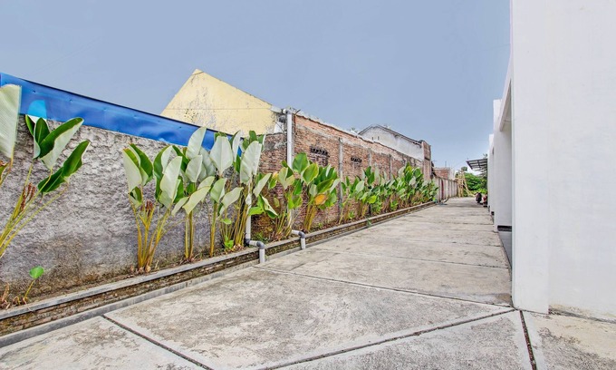 Karanganyar House | SPOT ON 91709 Aster Hotel Syariah