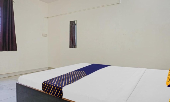 Wadgaon Hotel | SPOT ON Nisarg Lodging & Boarding