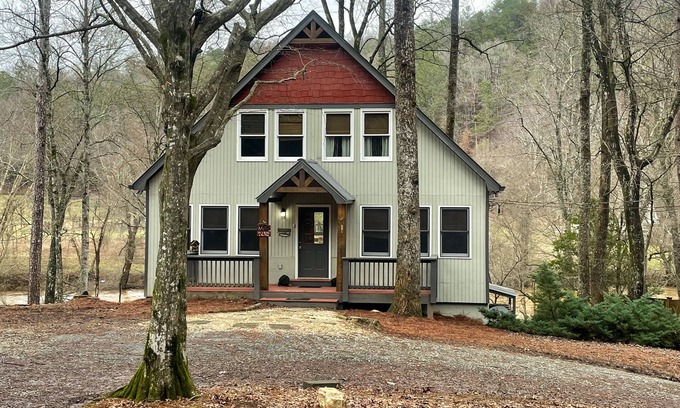 Ellijay Cabin | Spring is coming and so is the warmer temps.Spend it in nature and on the River!