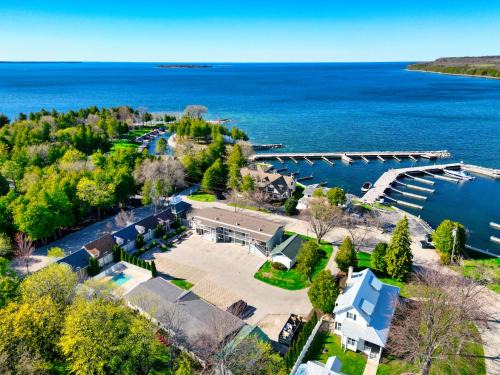 Fish Creek Hotel | Spruce & Shore Motel