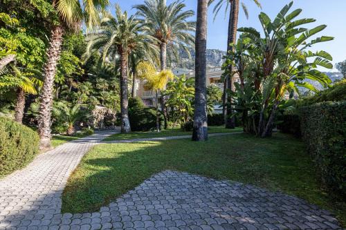 Menton Apartment | ST LAURENT - Appartement au calme avec terrasse & parking