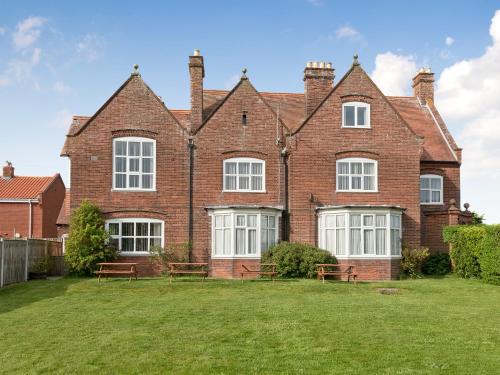 Bacton House | St Peters Court