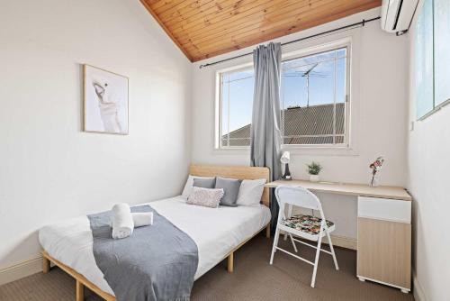 Bexley House | Standard Double Room - Convenient Spot in Bexley - Shared Bathroom
