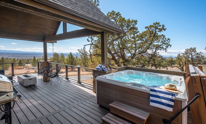 Powell Butte House | Starview at Brasada Ranch Resort by AvantStay Stunning Home w/ HotTub & Close To World Class Golf!