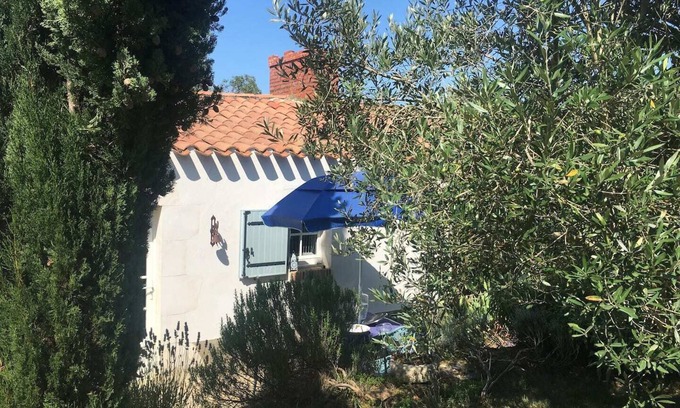 Brem Sur Mer House | Stay by the ocean in a pretty 19th-century house near the beaches.