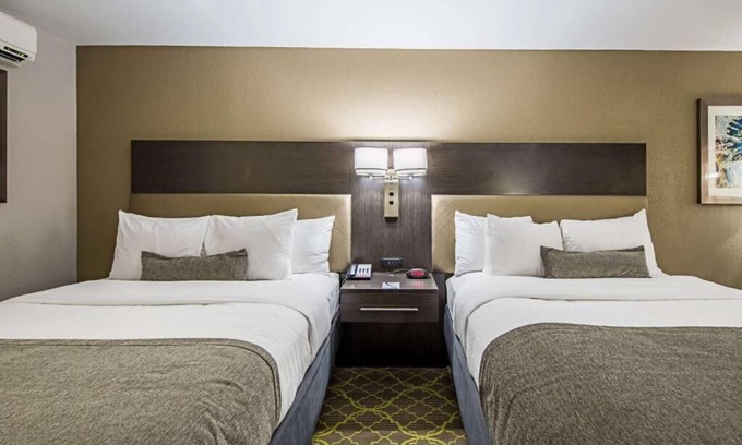 Clemson Hotel | Stay in Comfort near Gateway Park and Larry Abernathy Waterfront Park