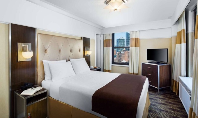 Garment District Hotel | Stay in the Heart of NYC at the Historic New Yorker Hotel Near Times Square