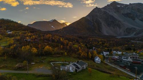 Koppangen House | Stay where the mountains begin