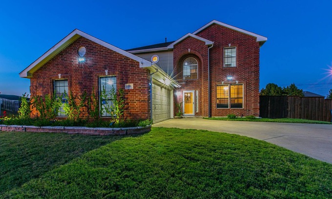 Elmo House | "Stay with Confidence" in a Great location
