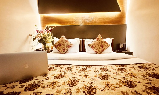 Motia Khan House | Staybook Hotel Jai Balaji New Delhi Railway Station