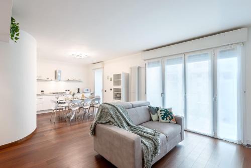 Milan Apartment | StayEasy SantaGiulia - M3 Metro - Center in 20 mins