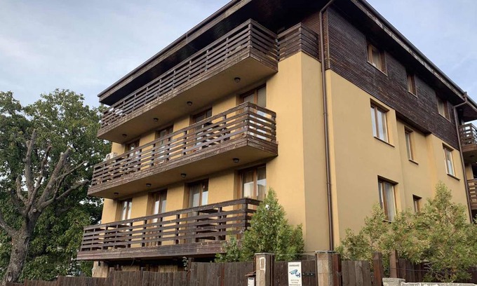 Shiligarnika Apartment | StayInn Banderitsa Apartment in Bansko with queen size bed and kitchen