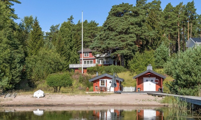 Stavsnas Ski Chalet | Staynordic | Archipelago house with private beach and jetty | SE13001