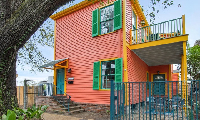 Milan House | Steps from St. Charles Avenue! Book both Chez Delachaise № 1 & № 2!