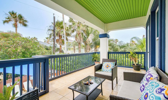 South Padre Island Apartment | Steps to Beach: Oceanside Townhome w/Heated Pool