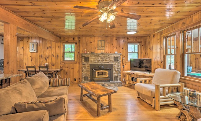 Tafton Cottage | Steps to Lake: Tafton Cottage w/Fire Pit & Grill