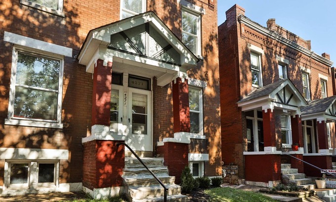 Shaw Apartment | Steps to Tower Grove Park & Botanical Gardens