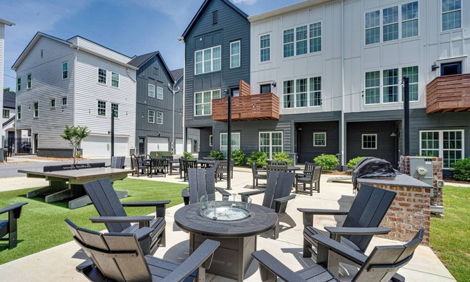 Downtown Chattanooga House | #StokeHotel: Boho Outdoorsy Vibes, Paddleboards, Kayak, Dog Park