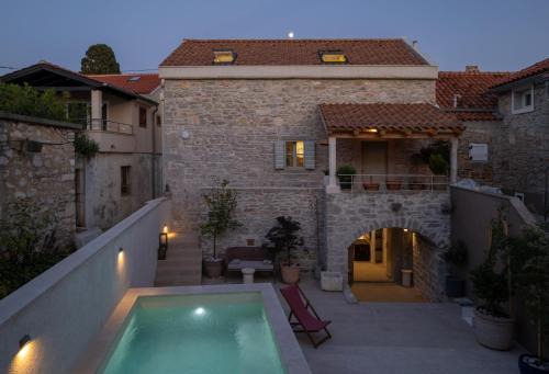 Bozava Villa | Stone house Casa Lumina
